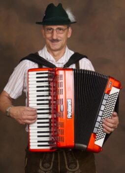 Miami Accordionist 1 pic 1.jpg