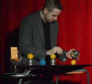 Toronto Magician 2 pic 2.jpg