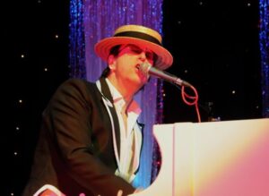 UK Elton John 1 pic 1.jpg
