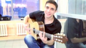 San Francisco Guitarist 2 pic 2.jpg