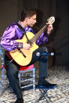 San Francisco Guitarist 2 pic 5.jpg