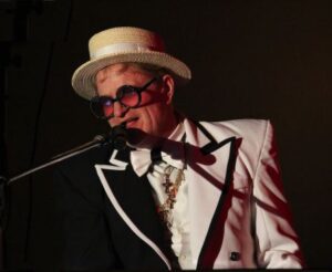 Chicago Elton John Impersonator 1 pic 1 edited.jpg