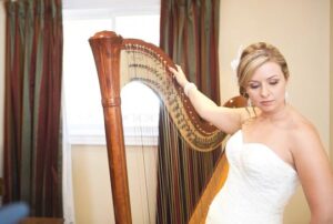 Toronto Harpist 1 pic 1.jpg
