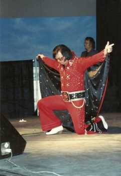 Nashville Elvis Impersonator 2 pic 3.jpg